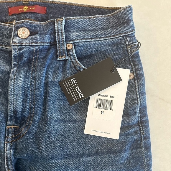 7 For All Mankind Denim Jean Shorts in Soft Vintage Relaxed Fit Bermuda - Picture 4 of 8